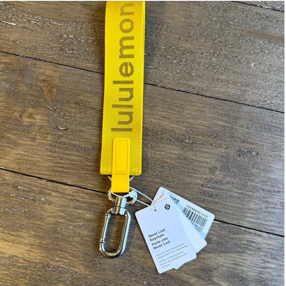 Lululemon Never Lost Keychain Maize Yellow Graphite Gray NWT - MZYW - Picture 1 of 6